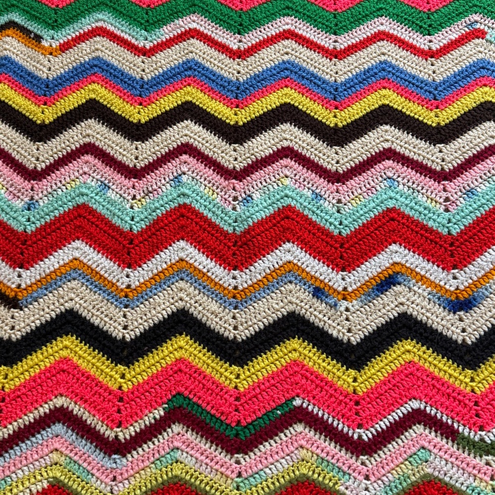 Vintage Hand Knitted Chevron Throw ~65x60 - Picture 4 of 7